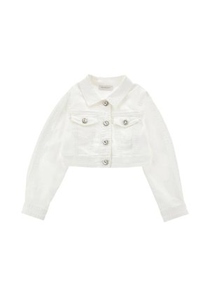 Chaqueta vaquera blanca recortada con mangas largas, cierre frontal con botones, dos bolsillos en el pecho y un cuello.