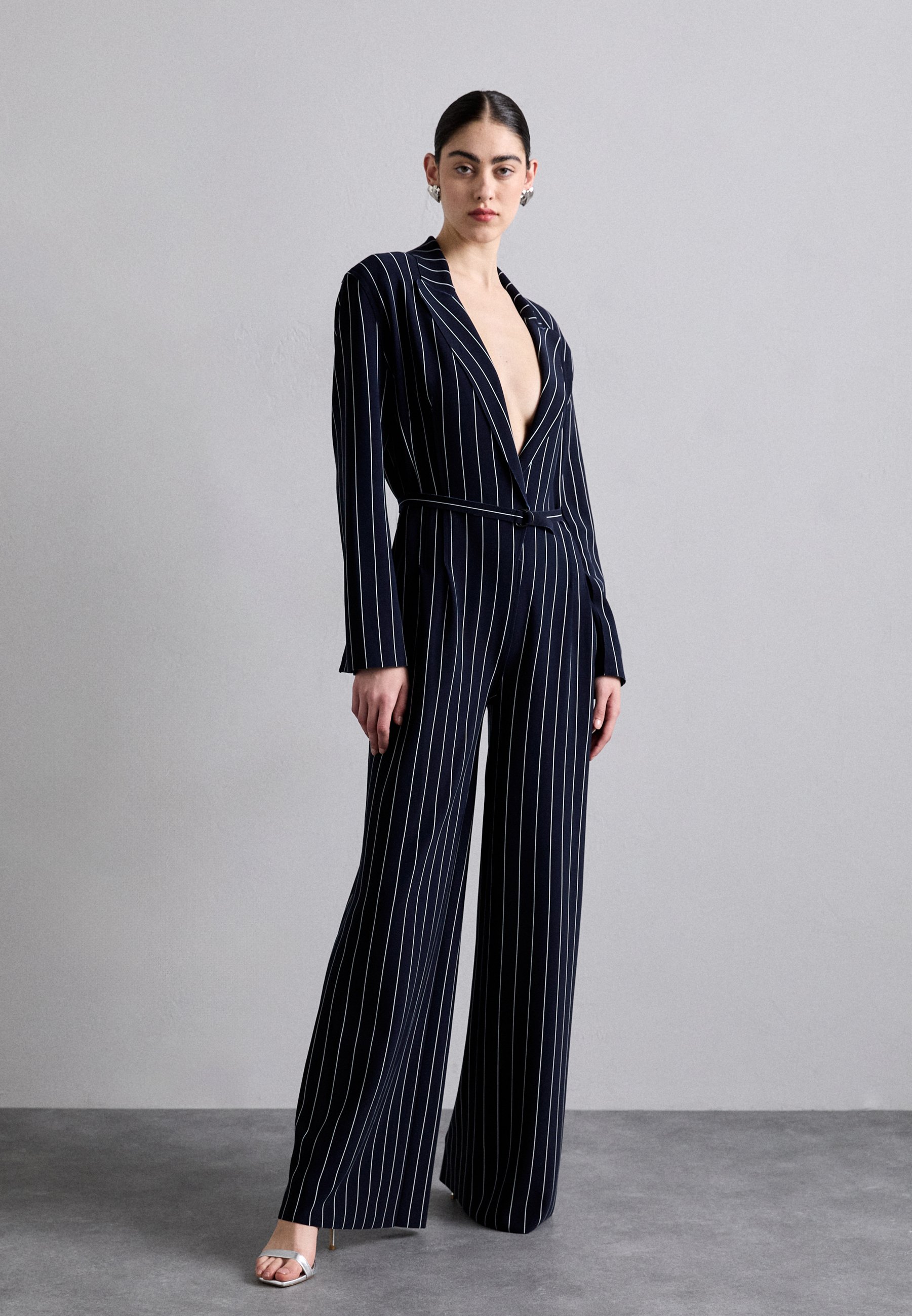 ワンピース Norma Kamali Cross Halet Straight Leg Jumpsuit Norma Kamali SINGLE BREASTED STRAIGHT LEG - Tuta jumpsuit