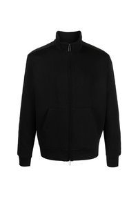 Giacca nera con zip, colletto alto, tasche laterali e dettagli a contrasto lungo le spalle. Realizzata in un tessuto morbido e texturizzato.