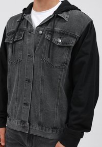 Pier One Traper jakna - washed black charcoal sleeves