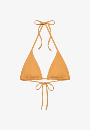 Mustár sárga háromszög alakú bikini felső állítható nyak- és hátkötésekkel rögzítéshez, fehér háttéren bemutatva.