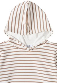 Sudadera con capucha y escote en forma de V, con rayas horizontales en marrón y blanco. Tejido suave, forro de capucha en contraste y etiqueta visible.