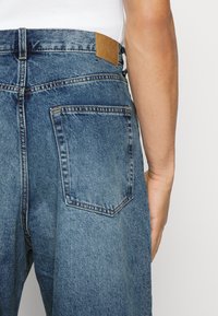 Weekday ASTRO LOOSE BAGGY - Vrečaste kavbojke - seventeen blue