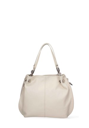 Borsa a mano in pelle crema con forma arrotondata, doppi manici e accessori in metallo. Presenta pannelli cuciti e una texture morbida.