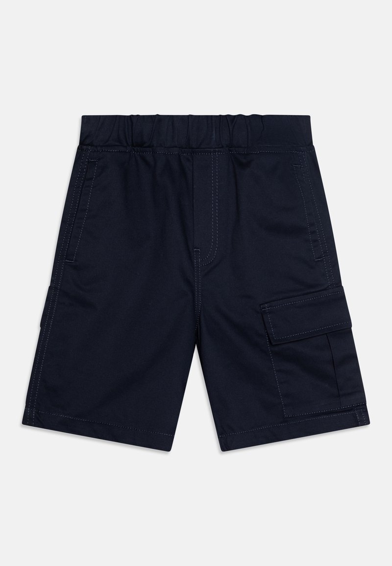 Short bleu marine avec taille élastique, poches latérales et une poche cargo à rabat sur la jambe droite, présenté à plat sur fond blanc.