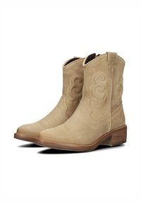 Stivaletti in suede beige con cuciture decorative, punta affusolata, tacco basso in legno e linguette laterali per una facile indossabilità.