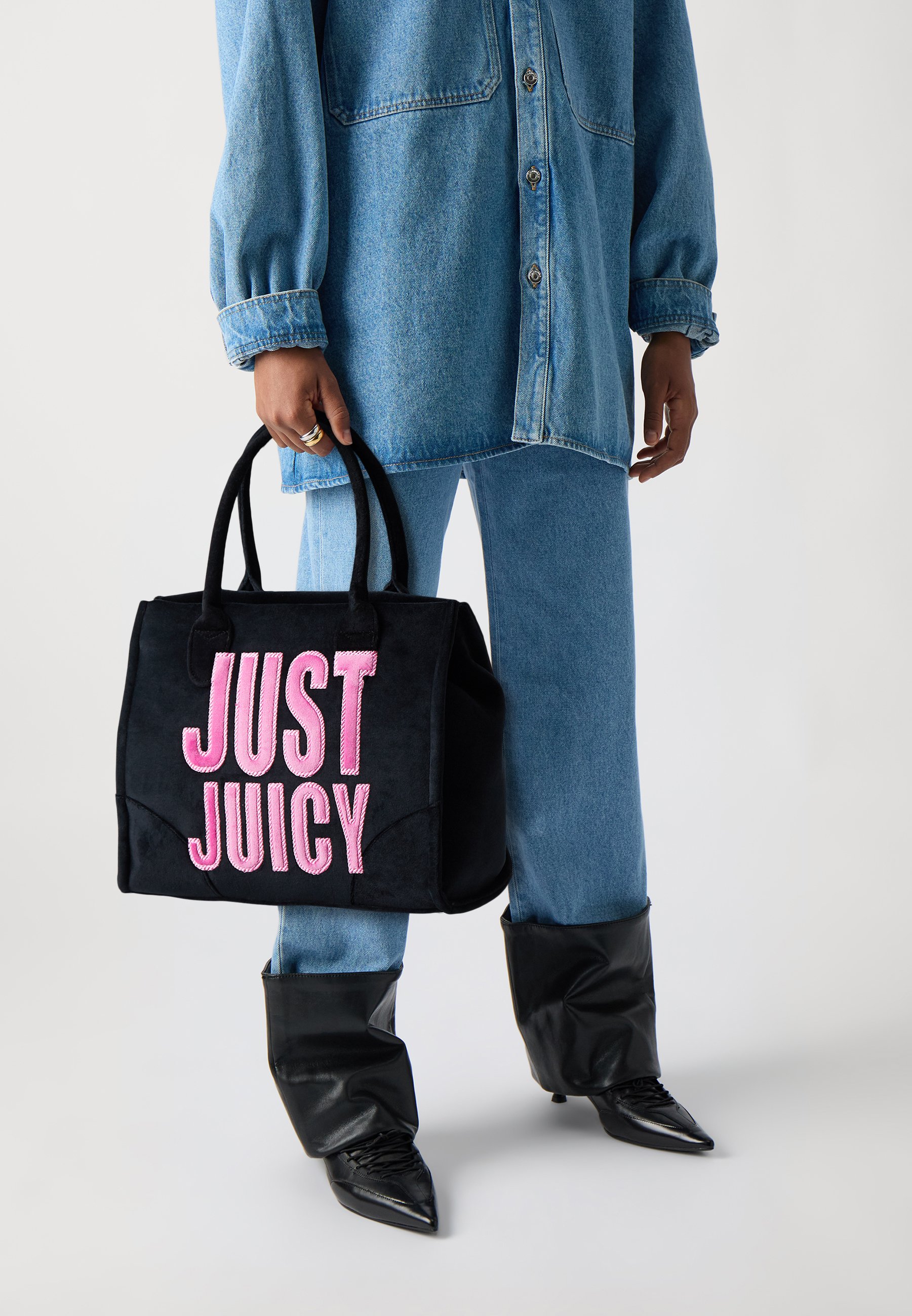 Juicy Couture IRIS PATCH LARGE - Tote bag - black - Zalando