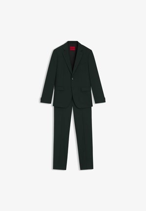 Dunkelgrüner Anzug mit einreihigem Blazer und geraden Hosen, ausgestattet mit einem Reverskragen, Seitentaschen und Knopfdetails.