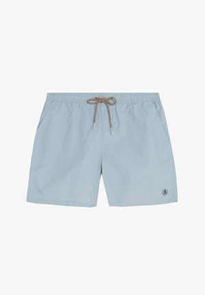 Bañador corto para hombre de color azul claro con cintura elástica, cordón marrón, bolsillos laterales y pequeño logo en el dobladillo de la pierna izquierda.