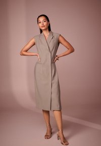 Next SLEEVELESS - REGULAR FIT - Hverdagskjole - mink brown