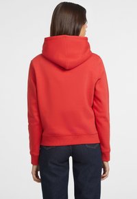 Guess Jeans REG MINI TRIANG  - Felpa con cappuccio - rot