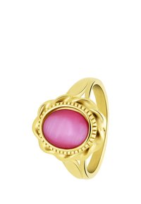 Gouden ring met een ovale roze steen met een gladde textuur, omringd door een scalloped ontwerp en gedetailleerde randen.