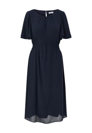 Robe bleu marine en tissu léger. Elle présente des manches courtes à volants, une taille smockée et une fermeture en trou de serrure à l'arrière.