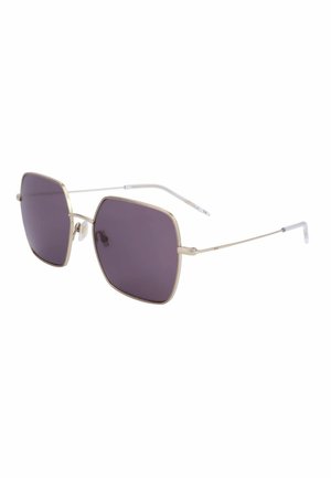 Occhiali da sole con sottili montature in metallo dorato e grandi lenti quadrate colorate di viola, inclinati per mostrare i dettagli frontali e laterali.