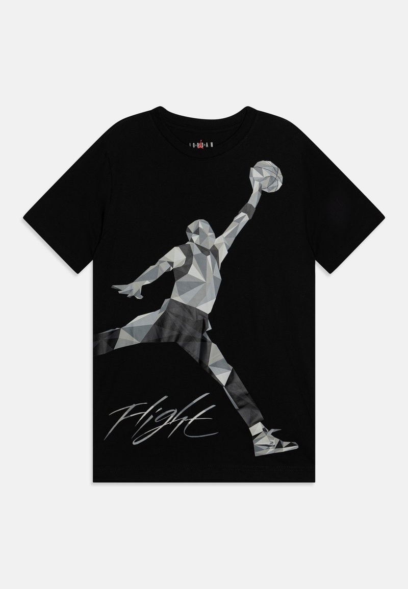 Černé tričko s geometrickým šedým basketbalistou, který skáče s míčem, a pod ním je napsáno slovo "Flight" v písmu.