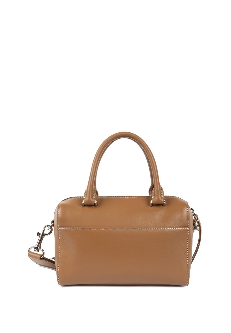 Borsa in pelle marrone chiaro con manici arrotolati, hardware in argento e cuciture bianche. Forma rettangolare, dotata di tracolla regolabile.