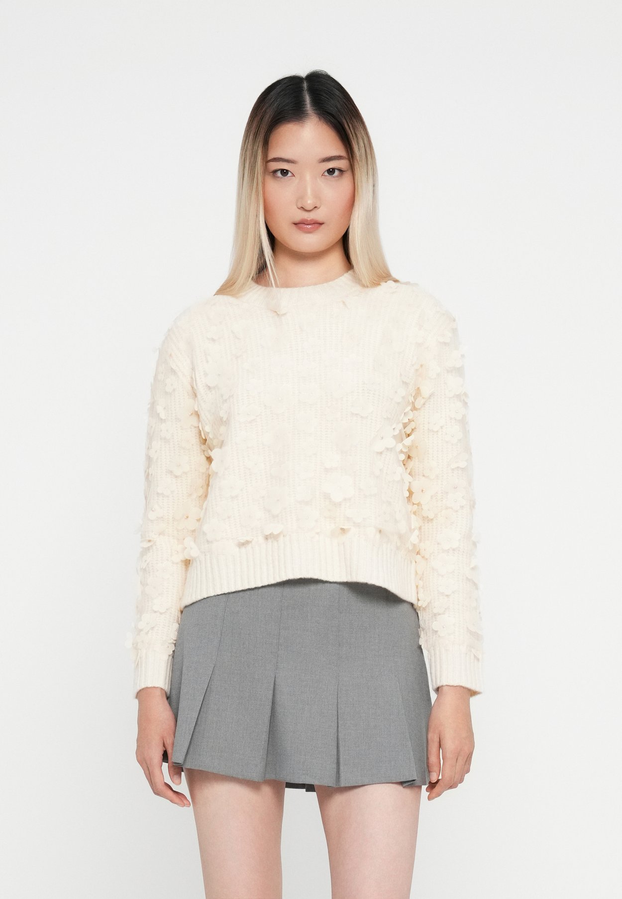 ONLHUA LIFE FLOWER DETAIL O NECK