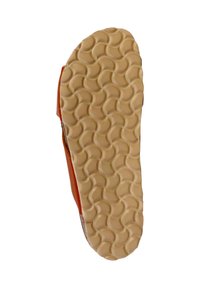 Rubberen sandaalzool in beige met een golfpatroon. Inclusief een oranje bovenstuk. Ontworpen voor comfort en grip.