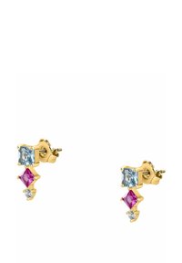 Goldene Ohrstecker mit jeweils drei quadratischen Edelsteinen: hellblau, rosa und klein klar, vertikal angeordnet.