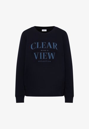 Sudadera azul marino con cuello redondo. Presenta texto impreso: “REFLEJO DE LA VISIÓN DE UNA MENTE CLARA” en tonos de azul. Puños y dobladillo acanalados.