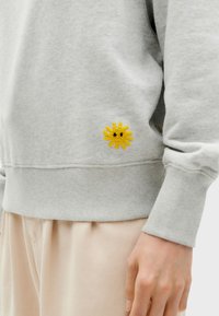 Thinking Mu HERE COMES THE SUN - Mikina - light grey