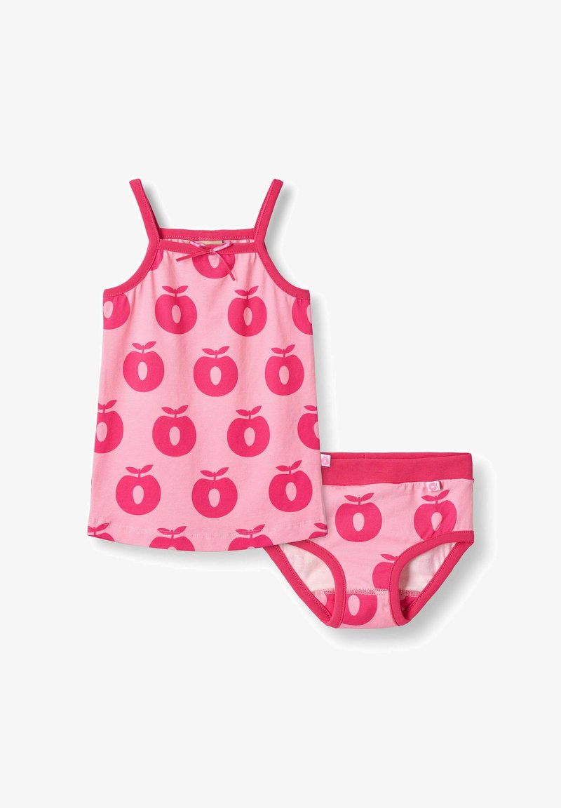 Set di canottiera e slip in cotone rosa con motivo ripetuto di mele in rosa scuro. La canottiera ha spalline sottili e un dettaglio a fiocco sullo scollo.