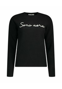 Maglione nero in maglia con maniche lunghe e scollo rotondo, con testo in corsivo bianco "Sono nera" sul davanti.