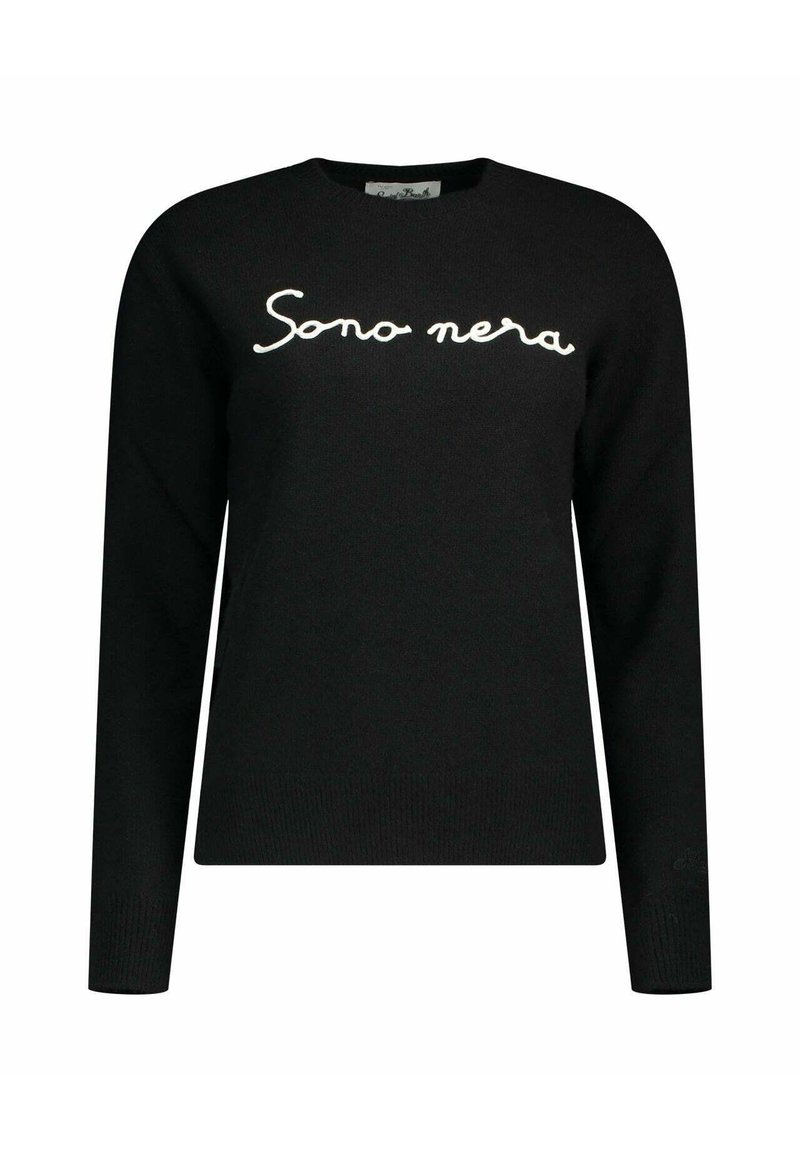Maglione nero in maglia con maniche lunghe e scollo rotondo, con testo in corsivo bianco "Sono nera" sul davanti.