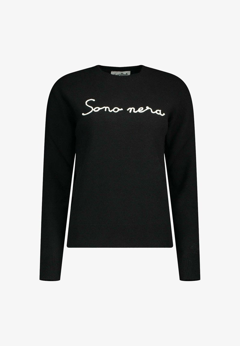 Maglione nero in maglia con maniche lunghe e scollo rotondo, con testo in corsivo bianco "Sono nera" sul davanti.