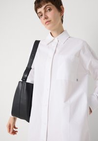 Calvin Klein Jeans OVERSIZED MINI SHIRTDRESS - Blousejurk - brilliant white