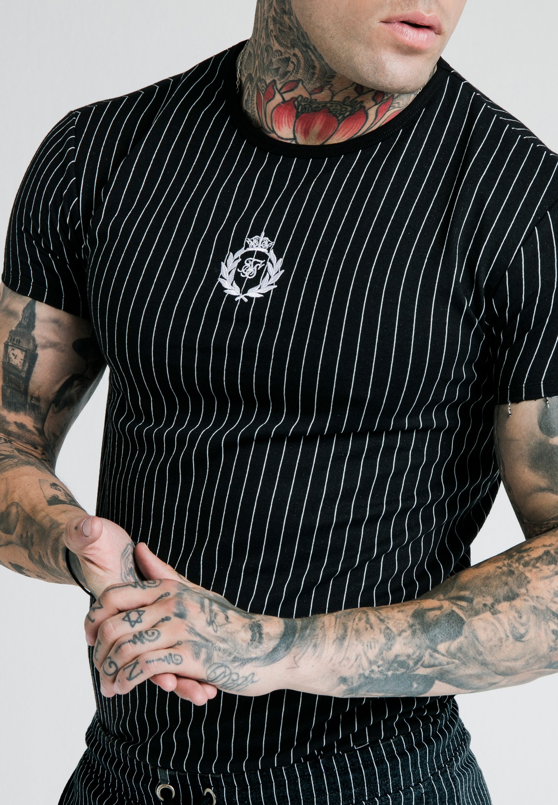SIKSILK DANI ALVES CURVED HEM GYM TEE T shirts med print SIKSILK DANI ALVES CURVED HEM GYM TEE - T-shirts med print - anthracite/white