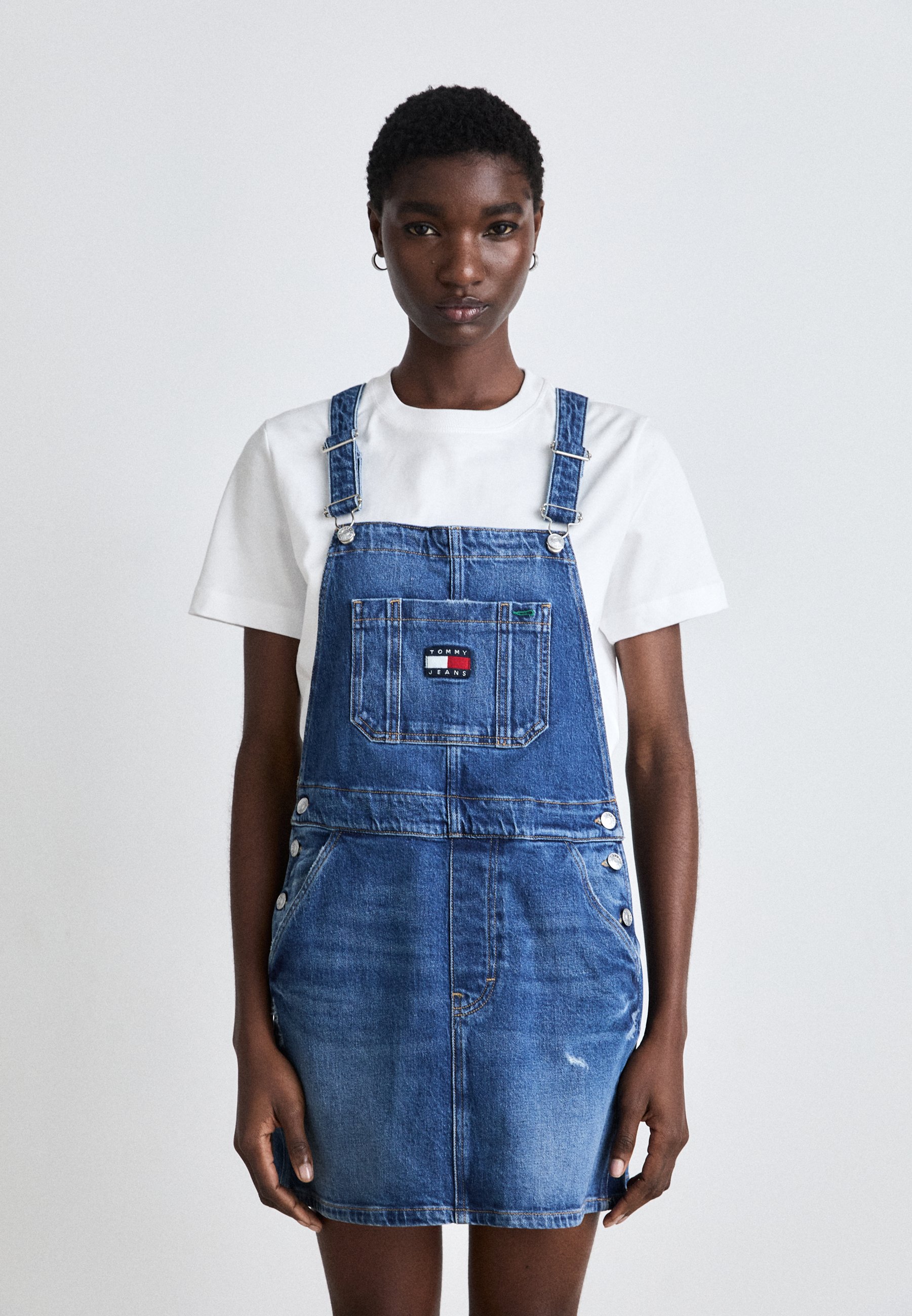 Tommy Jeans DUNGAREE DRESS - Denim dress - denim medium/blue denim -  Zalando.co.uk
