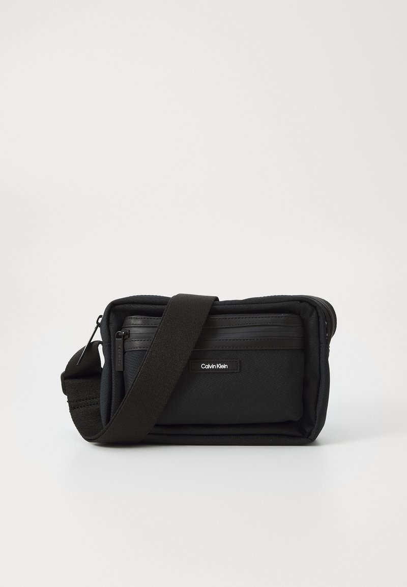 Calvin Klein - ESSENTIAL CAMERA BAG - Rankinė per petį - black, Padidinti