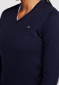 J.LINDEBERG Sports Stickad tröja - dark blue