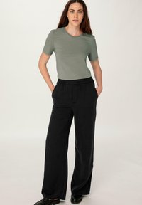 hessnatur T-shirt basic - seegras