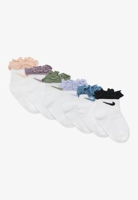 Sett med seks par ankelsokker med rysjekanter, i pastellfarger: fersken, lavendel, olivengrønn, lys blå og svarte detaljer.