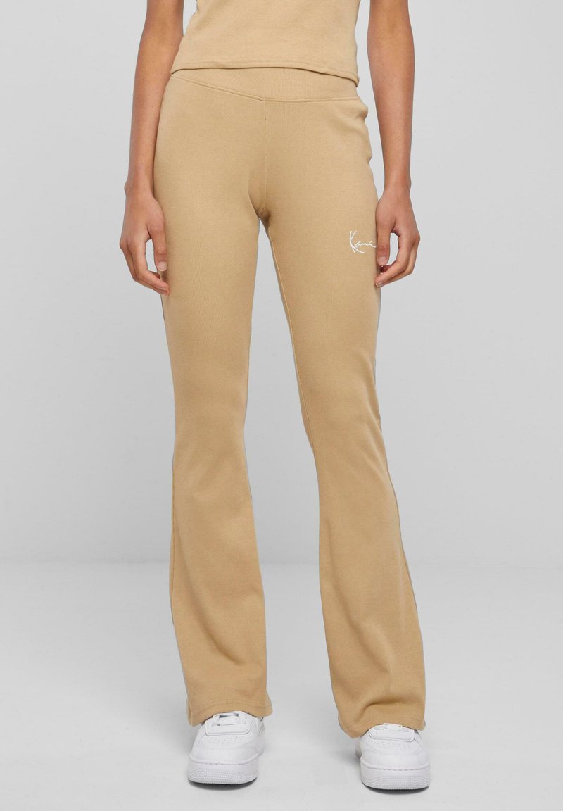 Karl Kani - SMALL SIGNATURE FLARED - Pantaloni - sand, Ingrandire