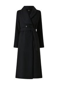 Lungo cappotto di lana nera con ampio colletto a scialle, davanti doppiopetto con due bottoni e cintura abbinata legata a nodino.