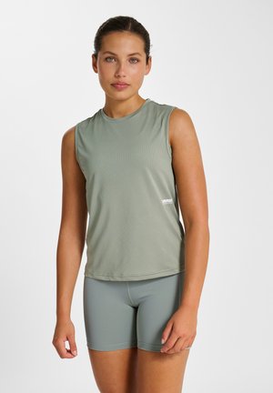 Lysegrønt, ærmeløst atletisk top lavet af tekstureret stof; tætsiddende design med rund halsudskæring og minimal branding på forsiden.