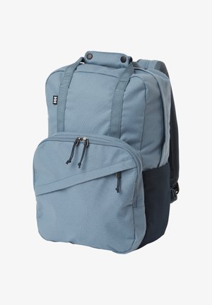 Sac à dos bleu clair avec poche avant zippée, poche latérale noire, bretelles rembourrées et poignée supérieure avec boutons-pression.