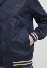 Thumbnail Image 5