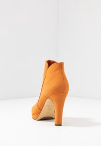Tamaris Botines de tacón - orange