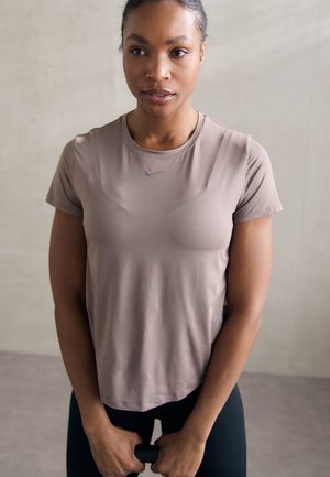 ONE CLASSIC  - T-skjorte til trening - mink brown/black