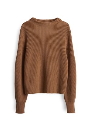 Pull en maille épaisse à manches longues, de couleur marron, avec une texture côtelée, un col rond et des poignets légèrement resserrés sur fond blanc.