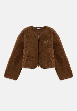Veste en polaire marron avec un col rond, fermeture éclair à l'avant et poches avant. Dispose d'une surface texturée et d'un petit logo sur la poitrine.