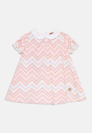 Short-sleeve dress in pink, white, and blue zigzag pattern, featuring a white collar and gathered sleeve details. Small logo accent at lower hem.