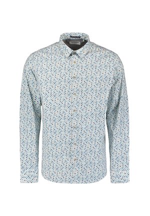 Hellblaues, gemustertes Hemd mit langen Ärmeln, das ein geometrisches Design in Marineblau, Hellblau und Weiß zeigt. Knopfleiste und Kragen.
