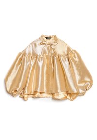 Χρυσή σατέν μπλούζα με ψηλό γιακά, φουσκωτά μανίκια και λεπτομέρεια με φιόγκο. Διαθέτει κουμπώματα και απαλή, γυαλιστερή υφή.