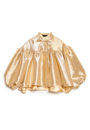 Χρυσή σατέν μπλούζα με ψηλό γιακά, φουσκωτά μανίκια και λεπτομέρεια με φιόγκο. Διαθέτει κουμπώματα και απαλή, γυαλιστερή υφή.