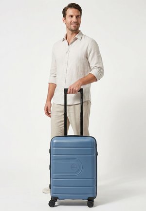 Redolz, ESSENTIALS 11 4 ROLLEN KABINENTROLLEY 55 CM MIT DEHNFALTE UNISEX - Wheeled suitcase - cool blue